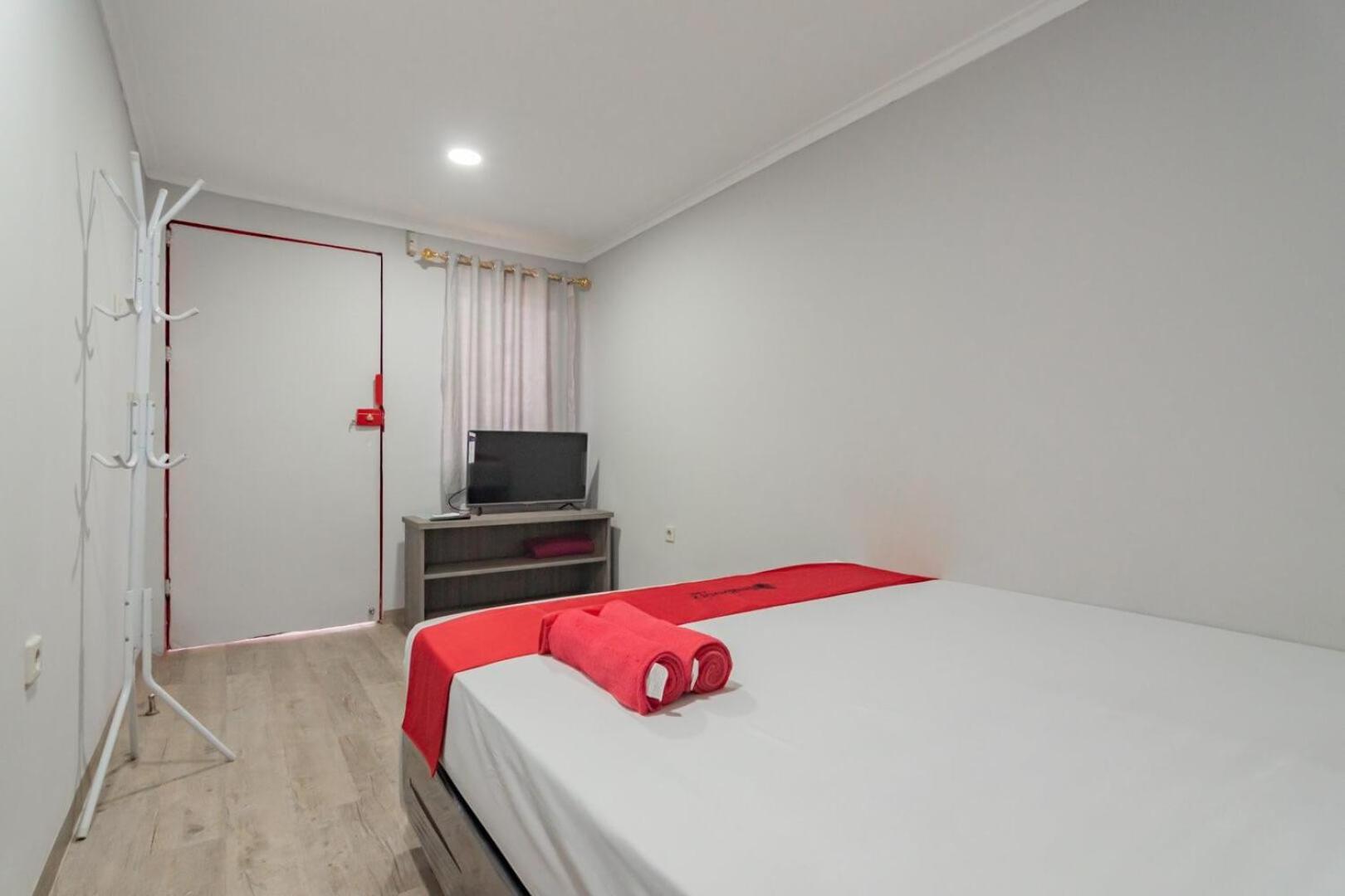 Reddoorz Plus Near Lembang Park & Zoo エクステリア 写真